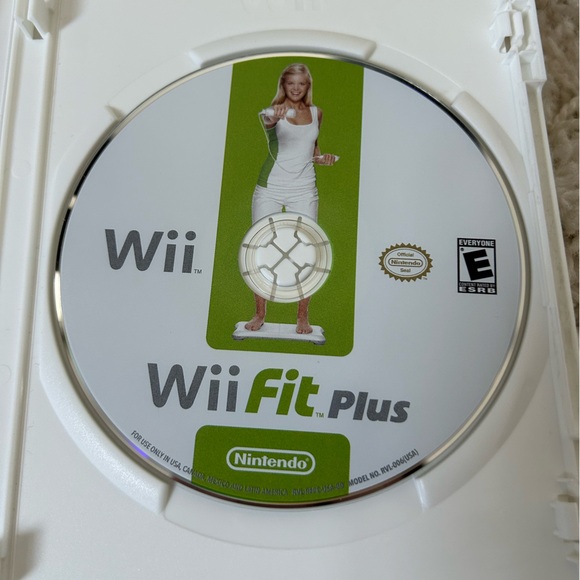 WII WII FIT PLUS - Picture 3 of 5
